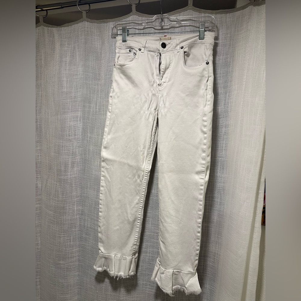 Alice and Olivia ruffle bottom jeans, lightly worn in great shape!